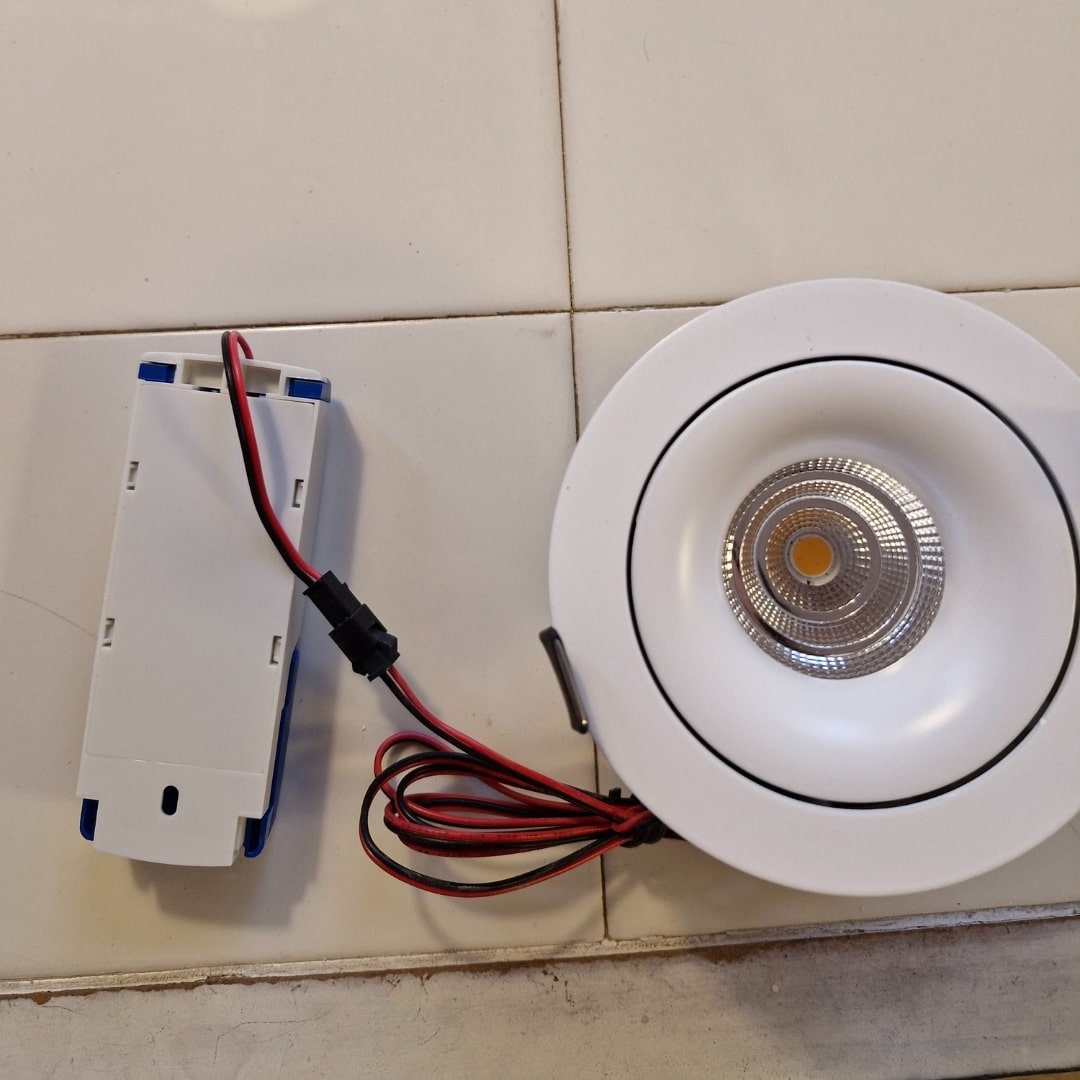 Easy RC100 Hvid - Antidark Designerlampe på tilbud