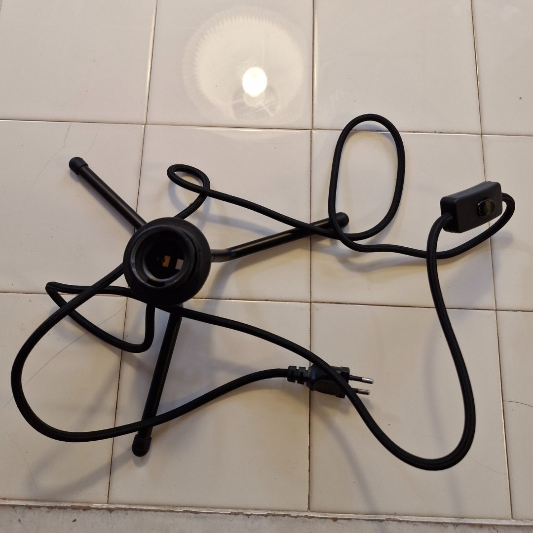 Sort ophæng med sort kabel - Udstillingsmodel til lampen